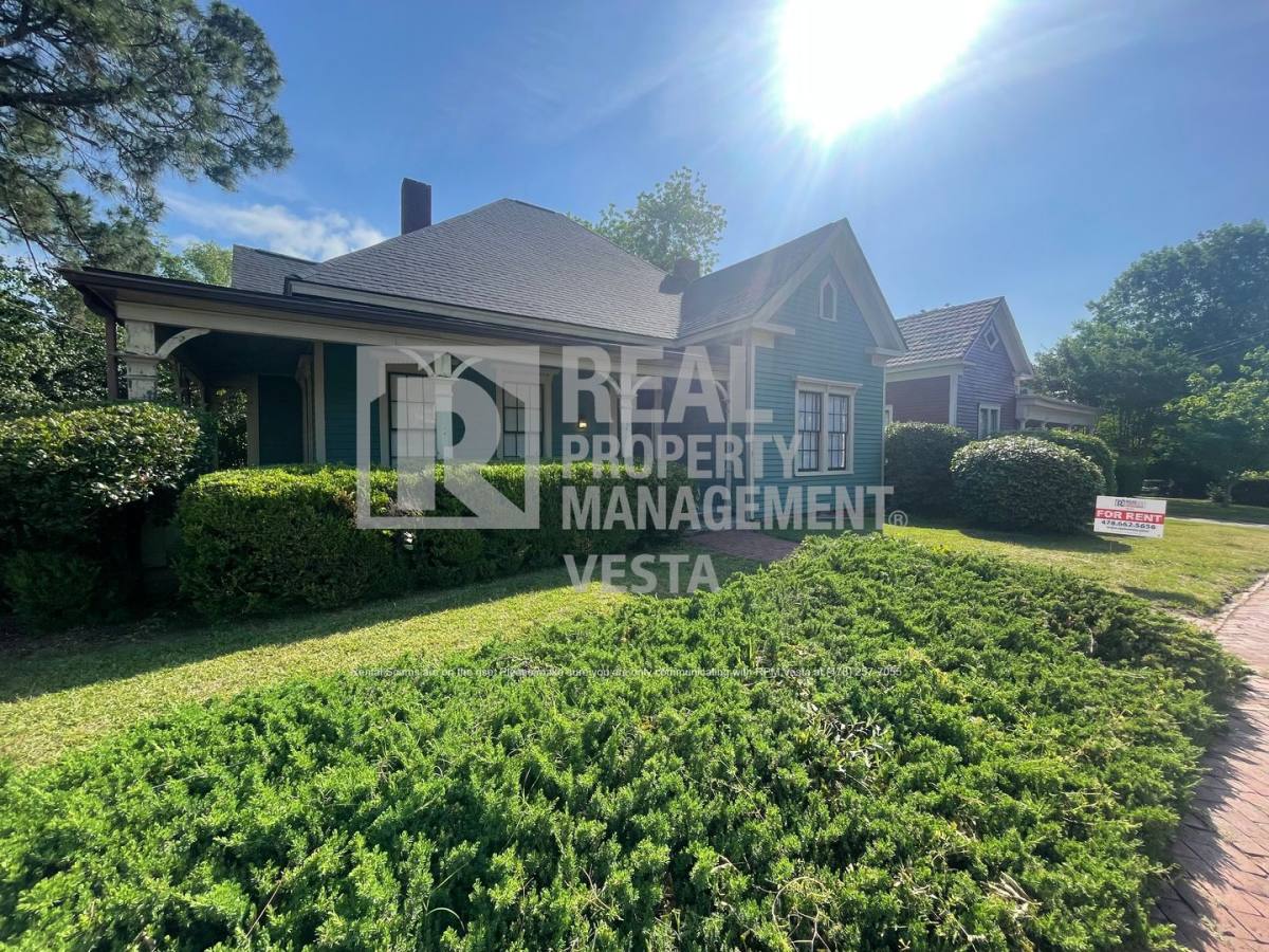 House for rent at 1093 Walnut St, Macon, GA 31201