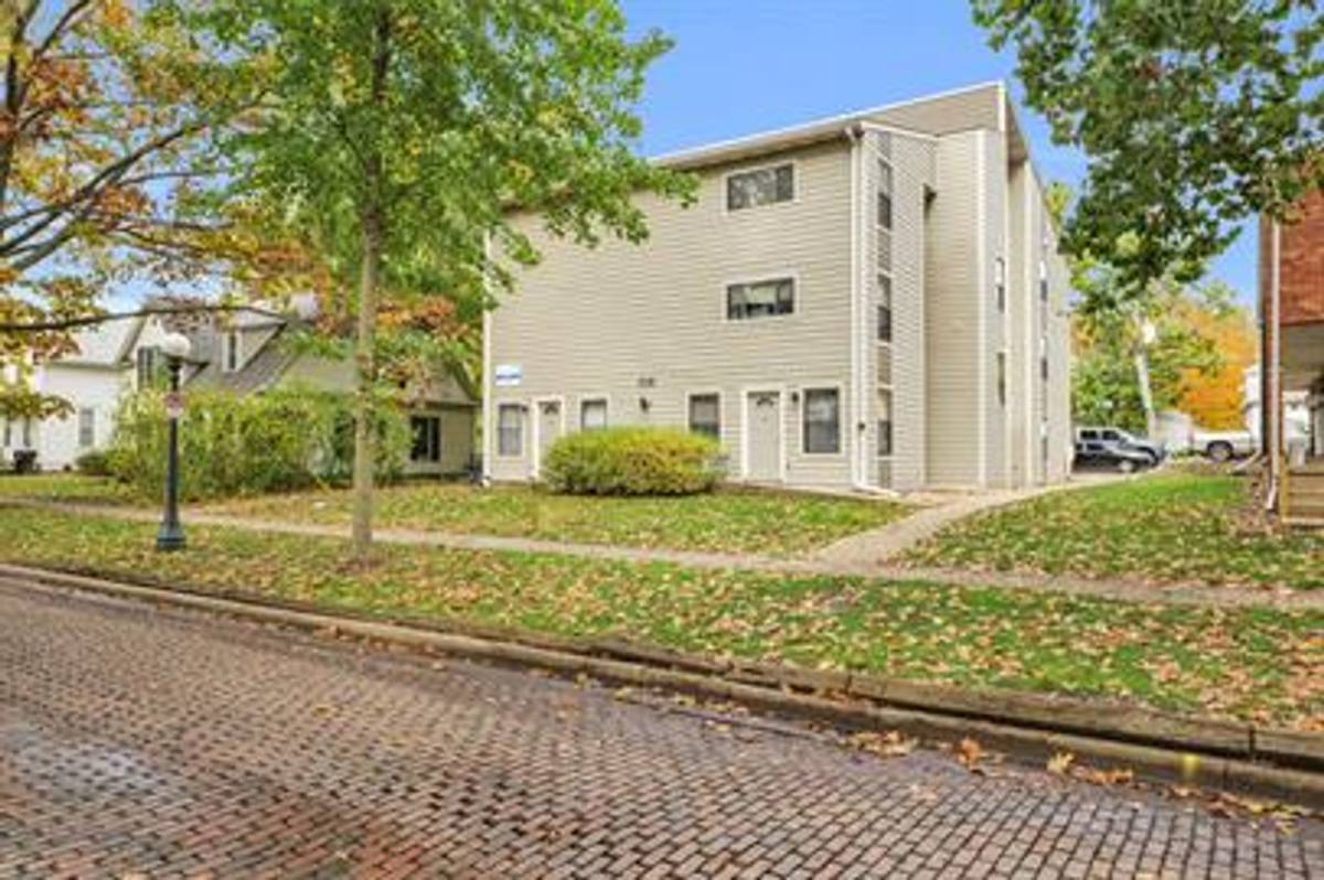 Apartment for rent at 508 W White St, Champaign, IL 61820