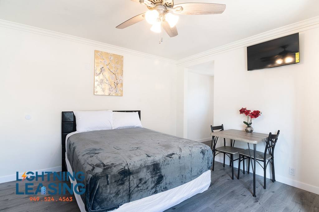 Apartment for rent at 2025 1 2 W 3rd St #125D, Los Angeles, CA 90057