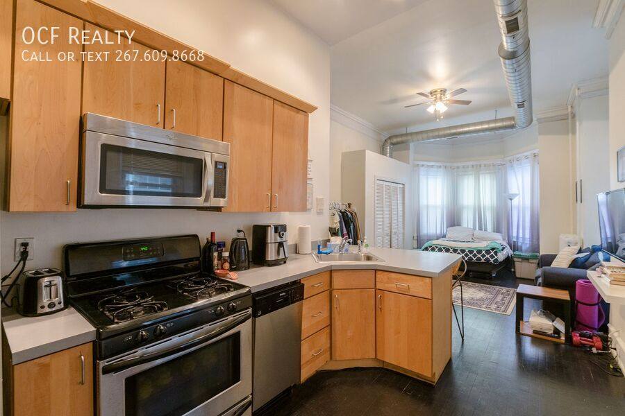 Apartment for rent at 523 Pine St #2R, Philadelphia, PA 19106