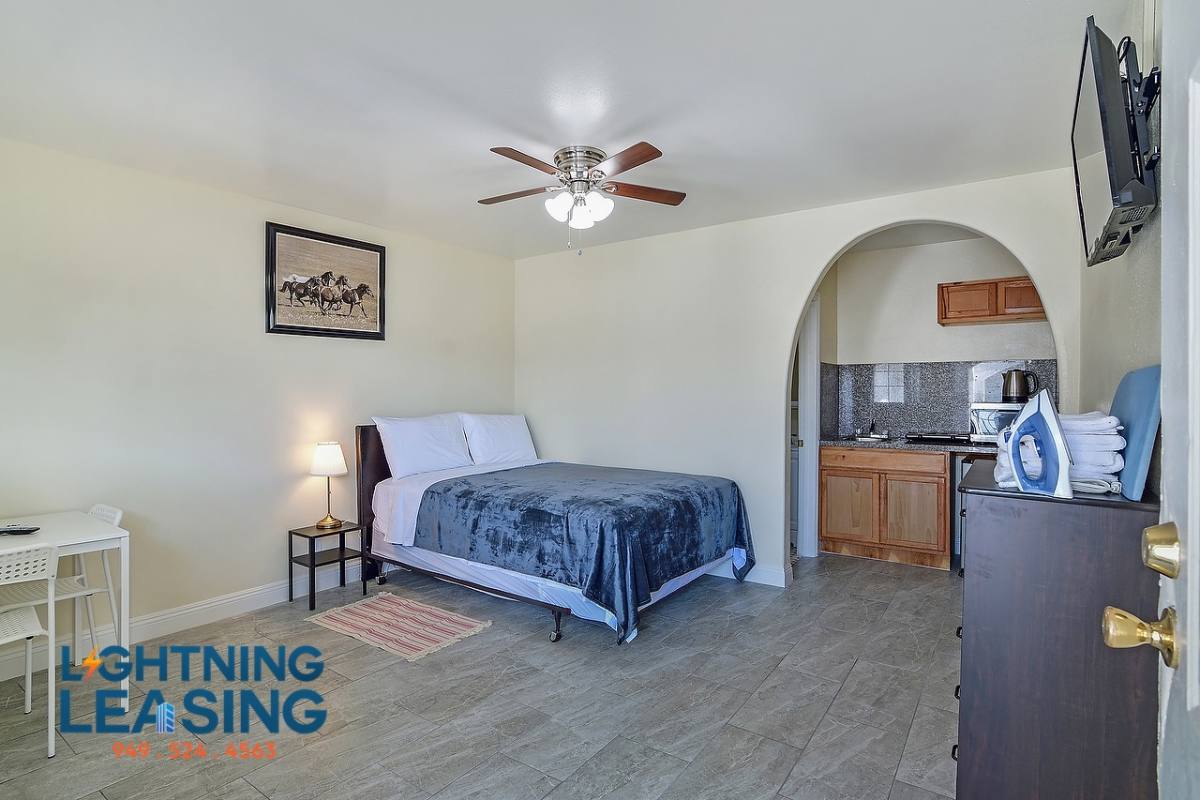 Apartment for rent at 4907 W Adams Blvd #8C, Los Angeles, CA 90016