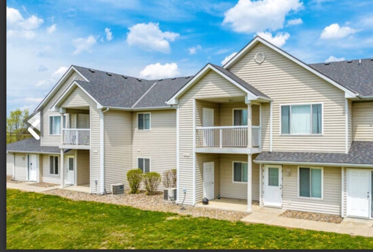 Townhouse for rent at 405 Hillside Court, Pleasant Hill, IA 50327
