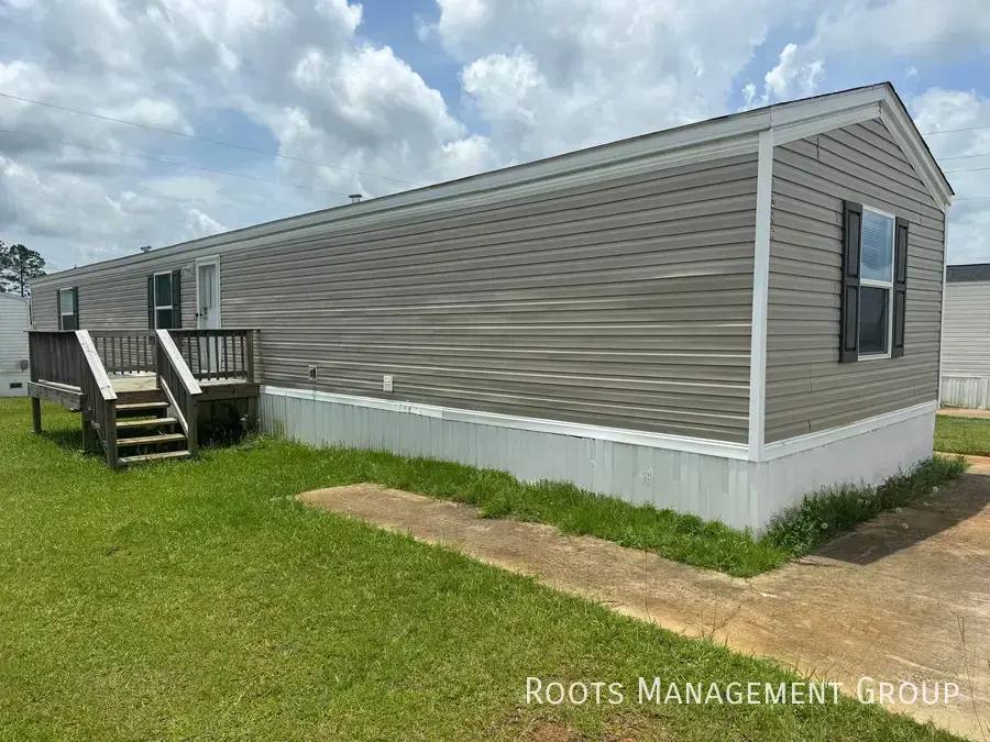 Apartment for rent at 1286 Hunters Mountain Parkway, Troy, AL 36079