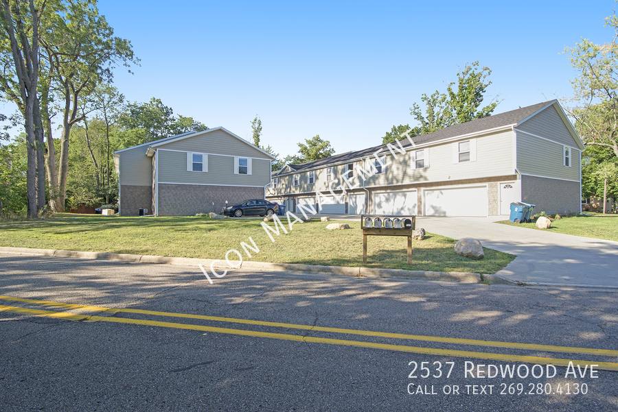 Townhouse for rent at 2537 Redwood Ave, Kalamazoo, MI 49006