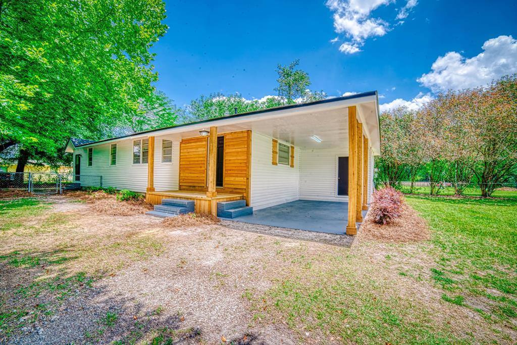 House for rent at 13 W Lee St, Lakeland, GA 31635