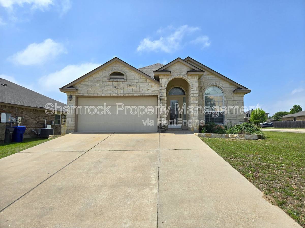 House for rent at 6701 Tierra Dr, Woodway, TX 76712