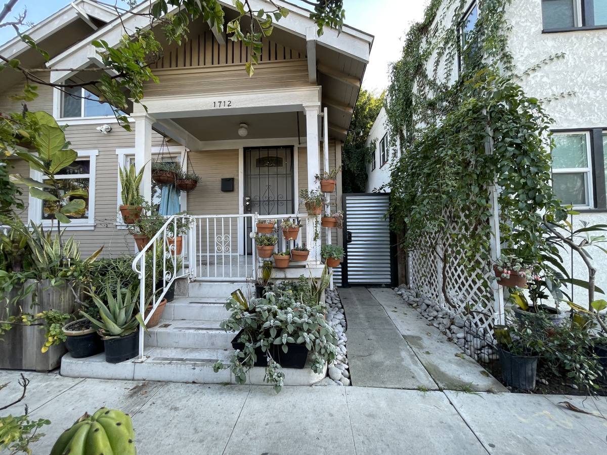 Townhouse for rent at 1712 E 8th St, Long Beach, CA 90813