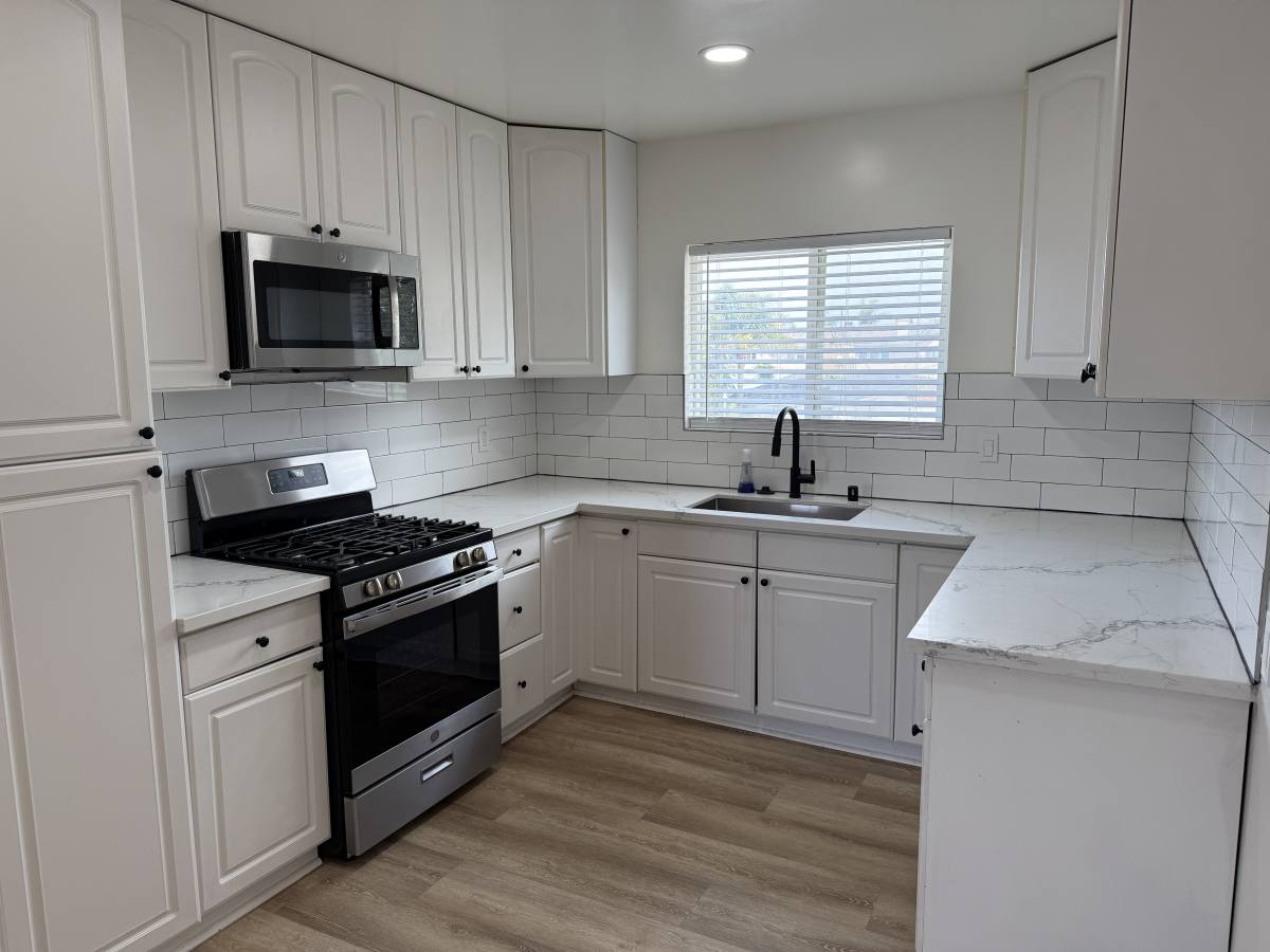Townhouse for rent at 4706 W 164th St, Lawndale, CA 90260