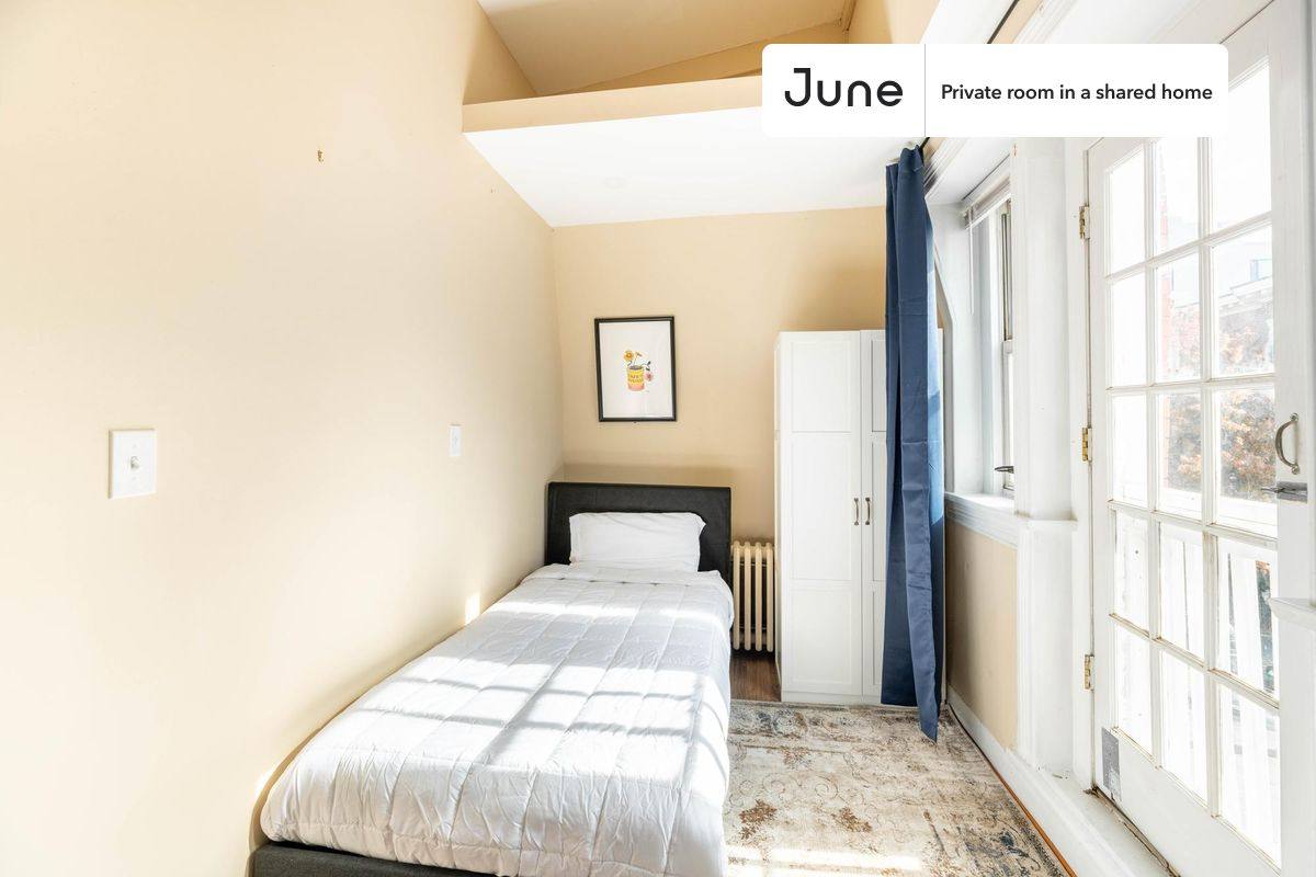 Apartment for rent at 1425 W St NW E, Washington, DC 20009
