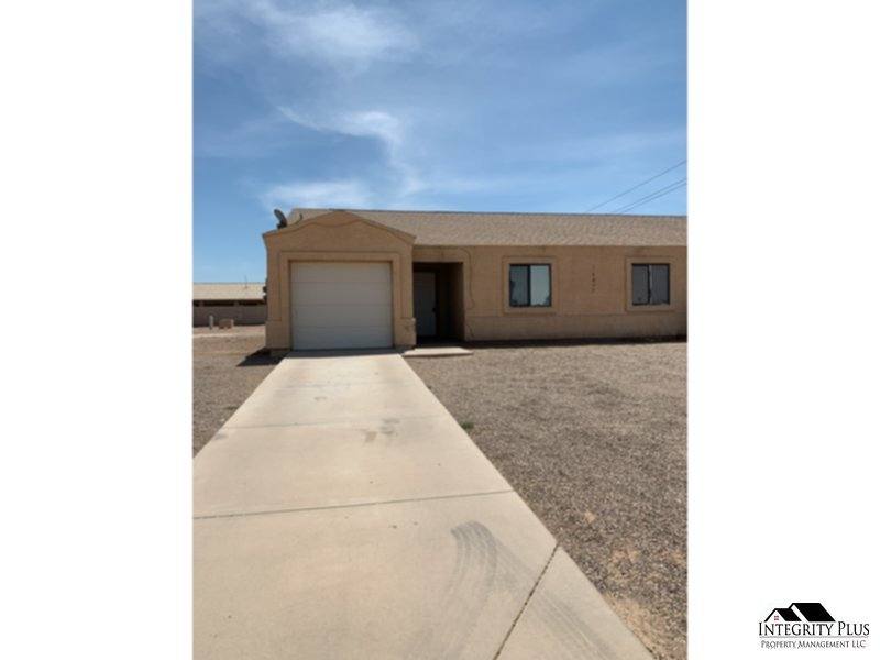 Townhouse for rent at 16047 S Moon Valley Rd #1, Arizona City, AZ 85123