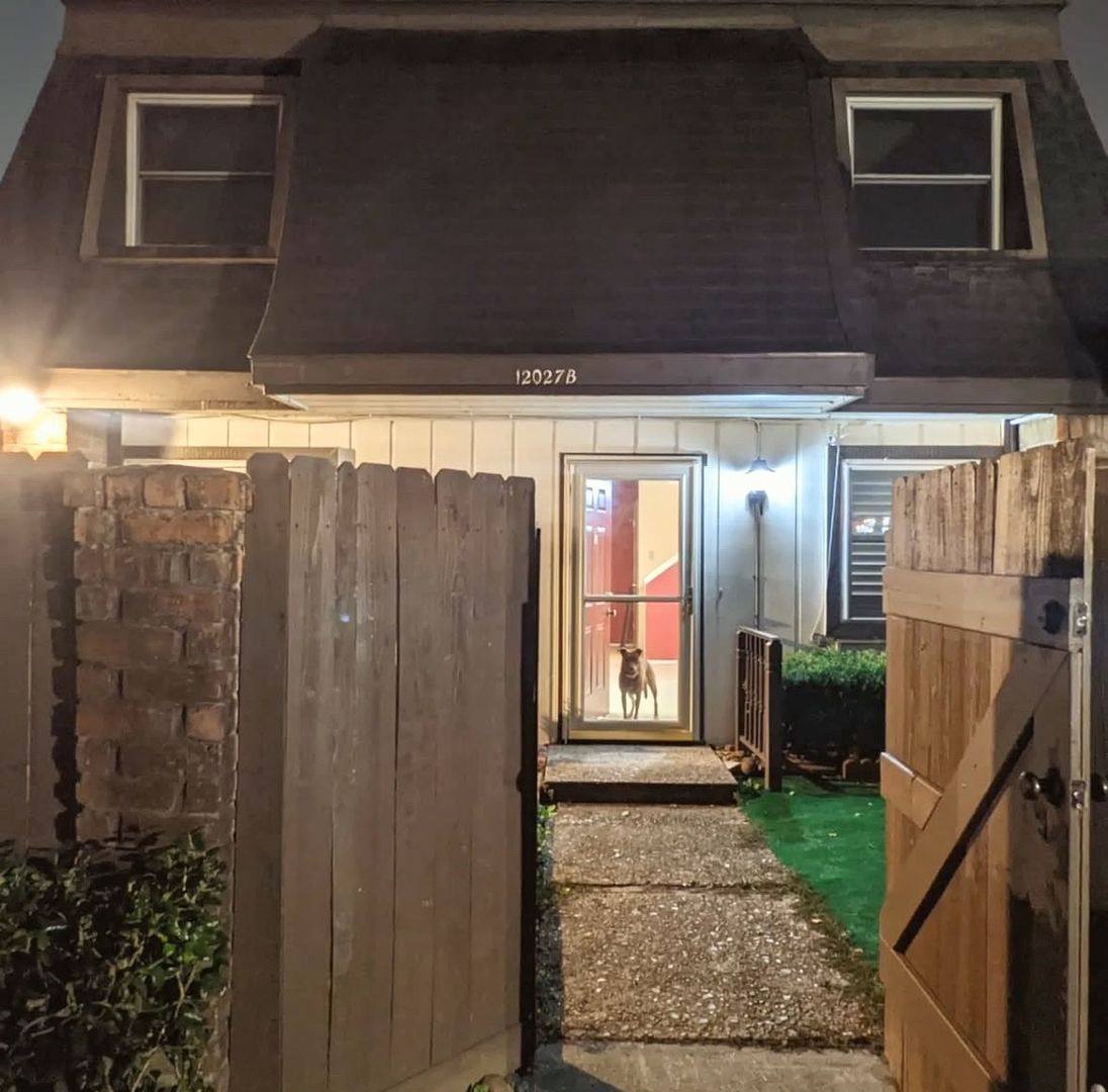 Townhouse for rent at 12027 Greenwood Forest Dr, Houston, TX 77066