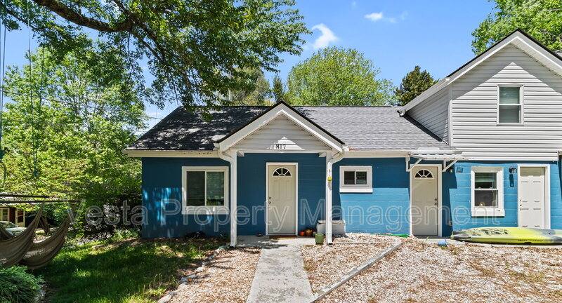 Apartment for rent at 817 Oakdale Rd, Waynesville, NC 28786