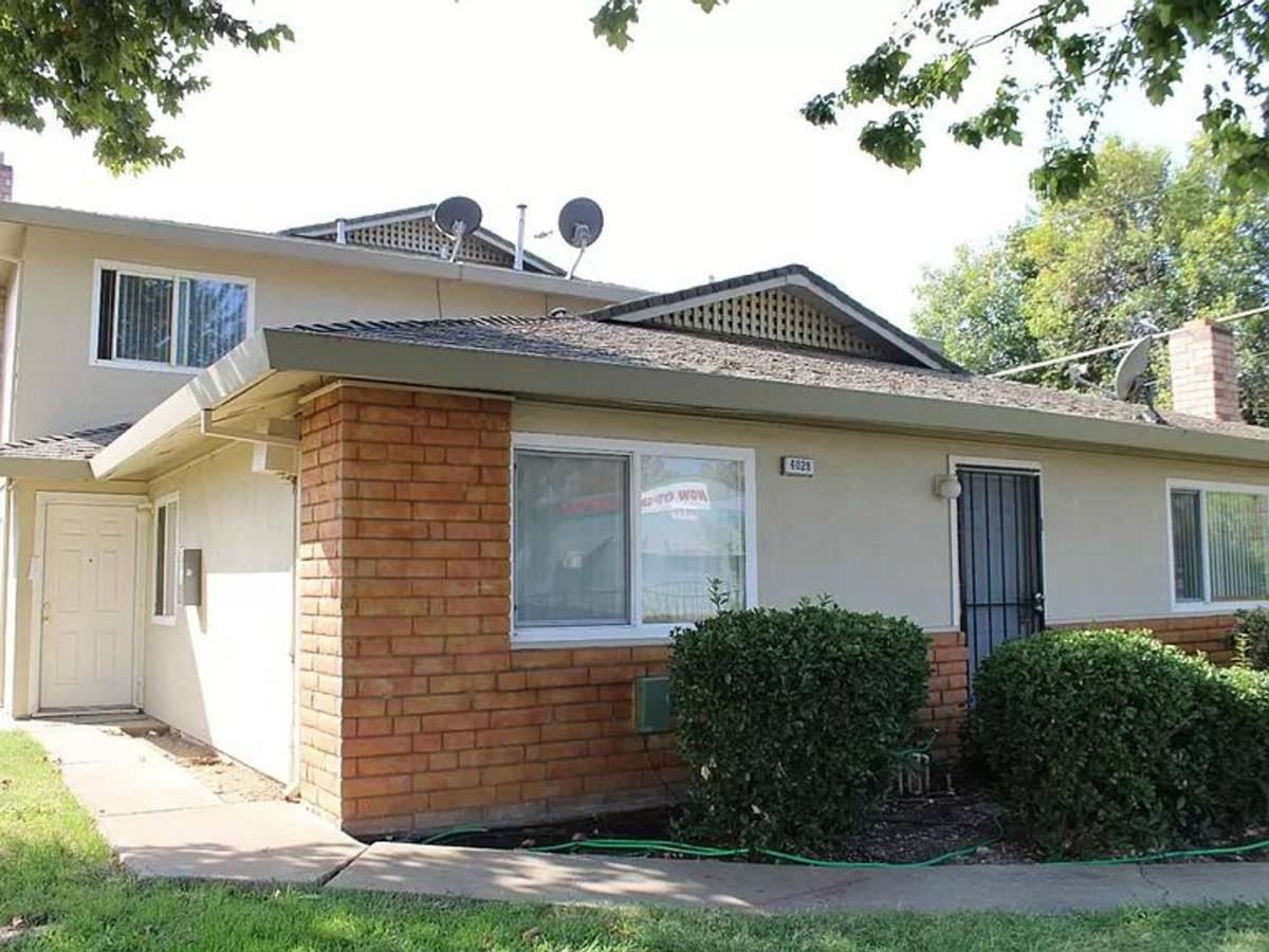 Apartment for rent at 4028 Fruitridge Rd, Sacramento, CA 95820