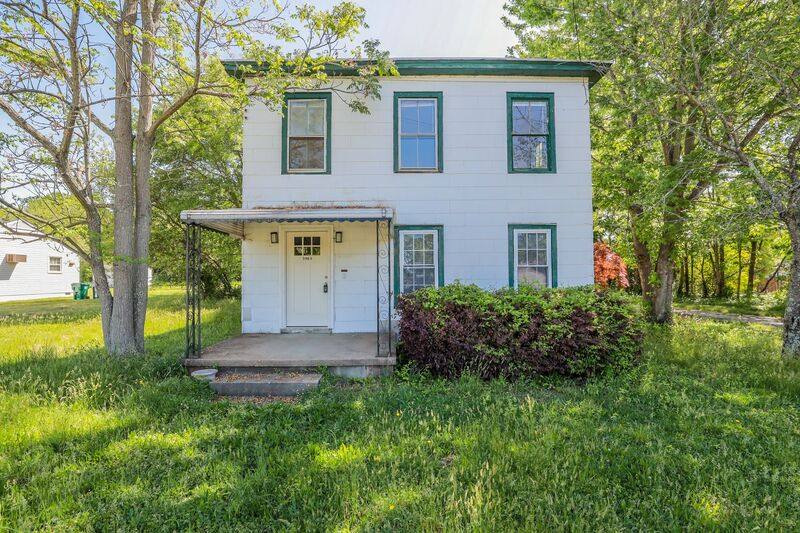 House for rent at 3963 Oakleys Lane, Richmond, VA 23223