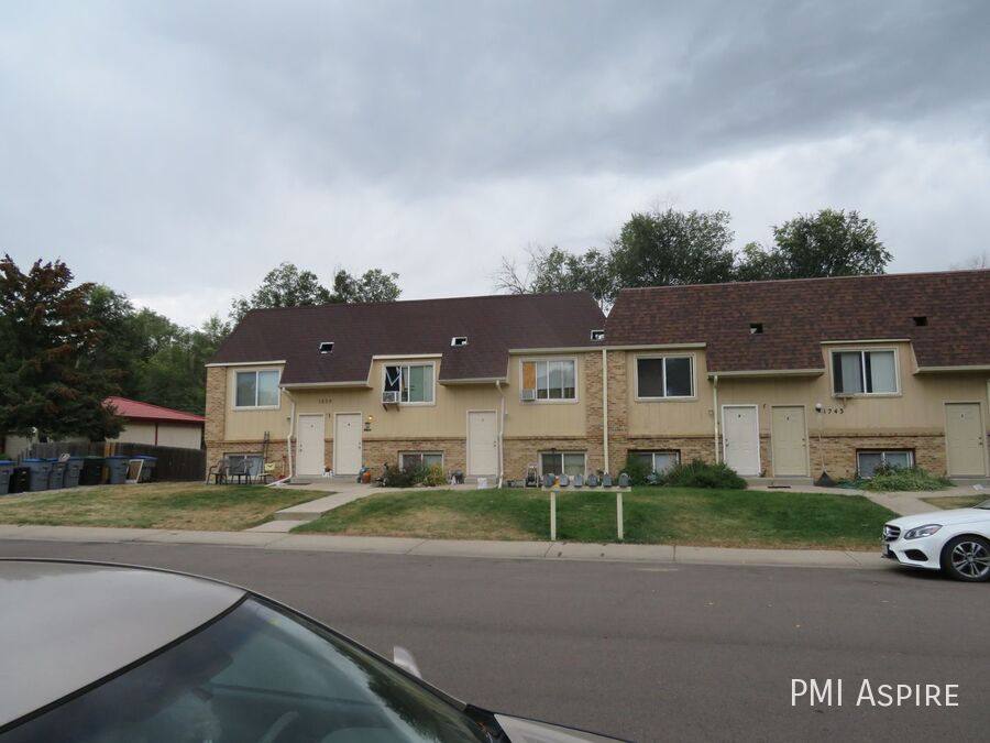 Apartment for rent at 1243 Hunter Court #A, Longmont, CO 80501