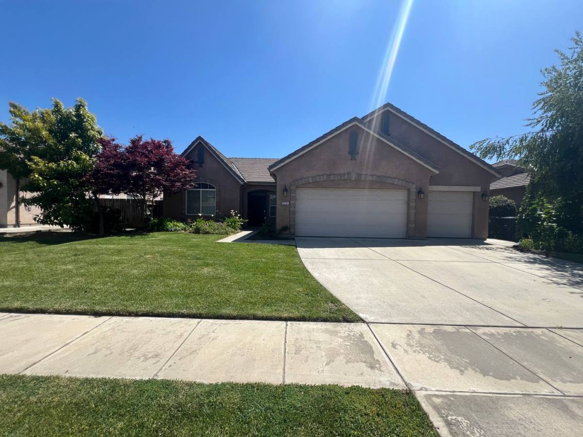 House for rent at 2735 E Monte Vista Ave, Visalia, CA 93292