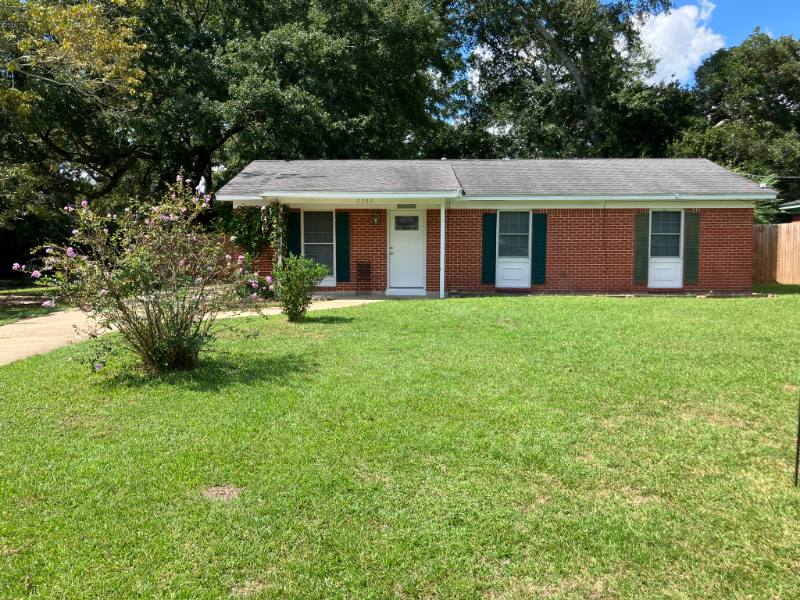 House for rent at 7205 Henderson Dr, Biloxi, MS 39532