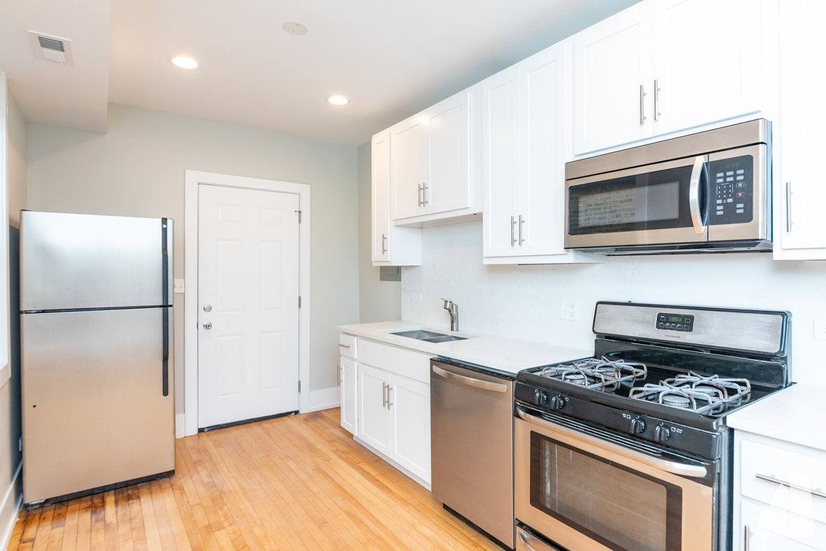 1122 W Addison St #1, Chicago, IL 60613 - Apartment for Rent - Image 2