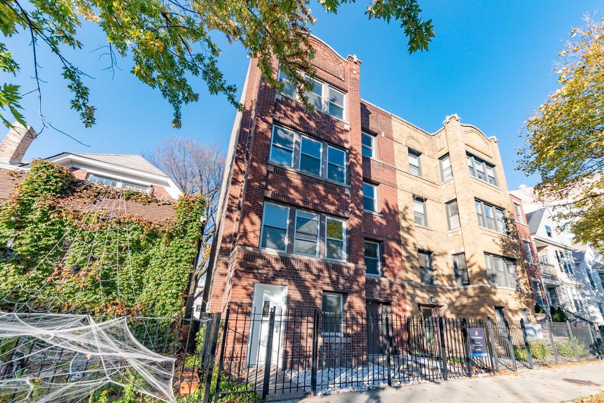 Apartment for rent at 1122 W Addison St #1, Chicago, IL 60613