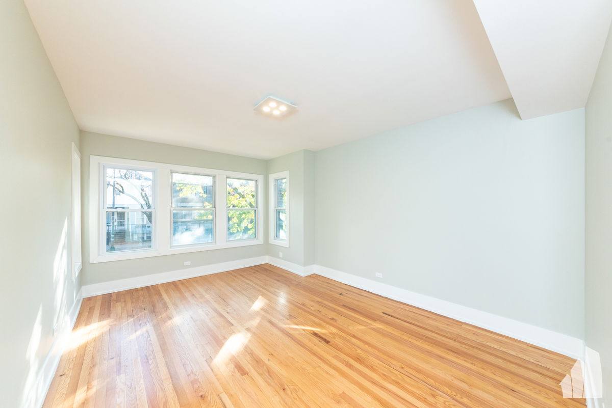 Apartment for rent at 1122 W Addison St #1, Chicago, IL 60613