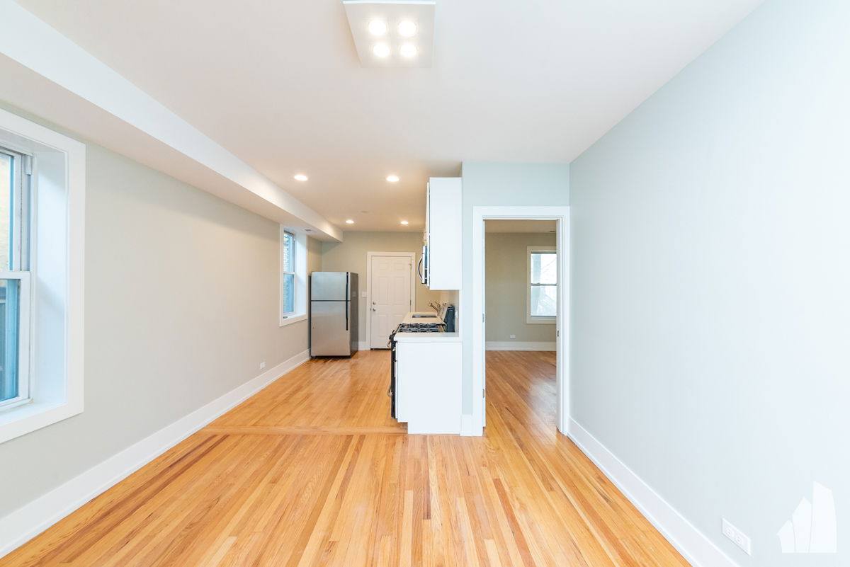 Apartment for rent at 1122 W Addison St #1, Chicago, IL 60613