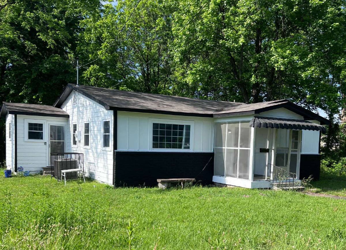 House for rent at 1212 W 9th, Pine Bluff, AR 71603