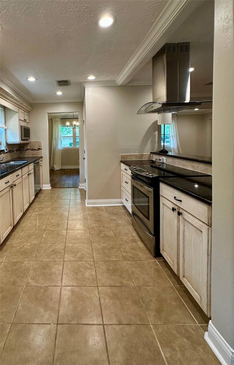 House for rent at 1906 Mapleton Dr, Houston, TX 77043