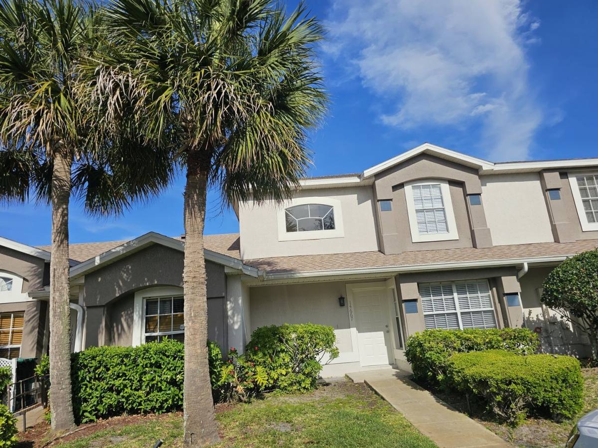 Townhouse for rent at 14667 Laguna Beach Circle, Orlando, FL 32824