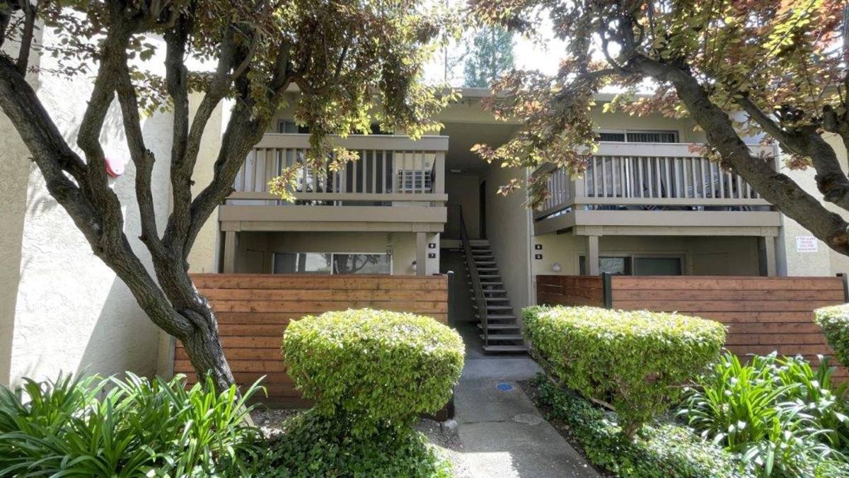 Apartment for rent at 2730 Oak Rd, Walnut Creek, CA 94597