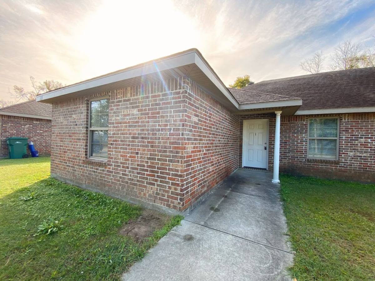 Apartment for rent at 193 Gilmore Rd, Lake Charles, LA 70611