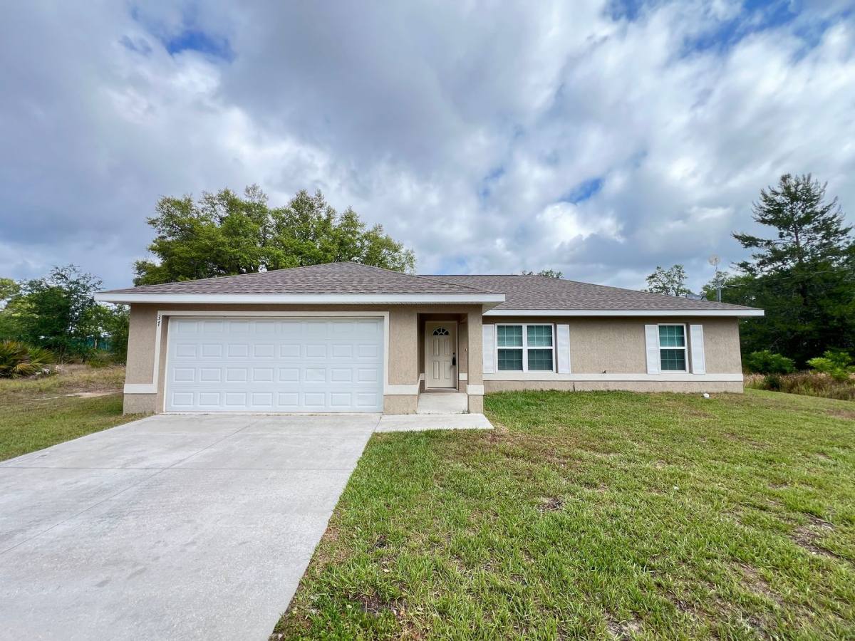 House for rent at 37 Malauka Run Dr, Ocklawaha, FL 32179
