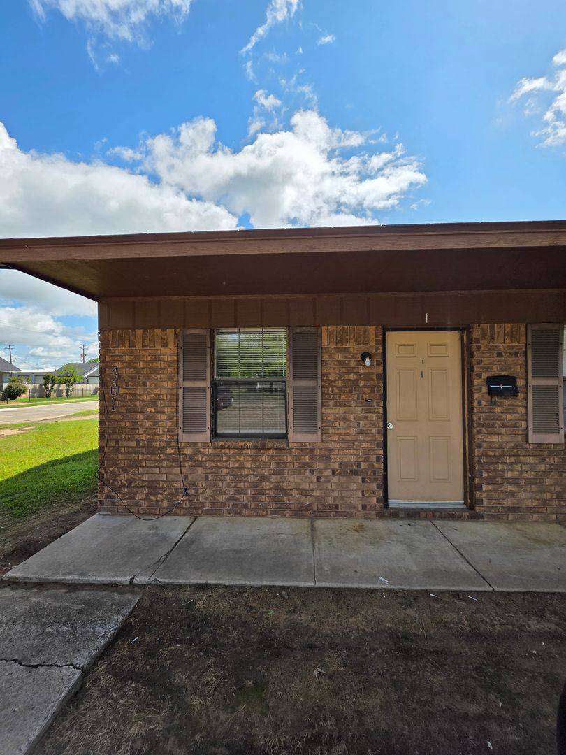 Apartment for rent at 301 S 2nd, Dardanelle, AR 72834