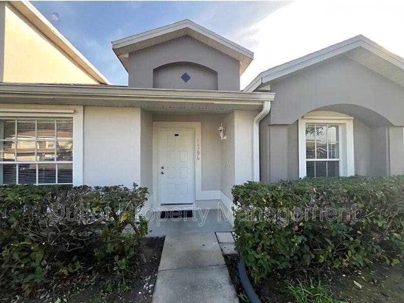 Townhouse for rent at 14796 Laguna Beach Circle, Orlando, FL 32824