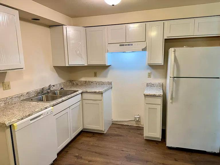 Apartment for rent at 325 W Bolz Rd, Phoenix, OR 97535