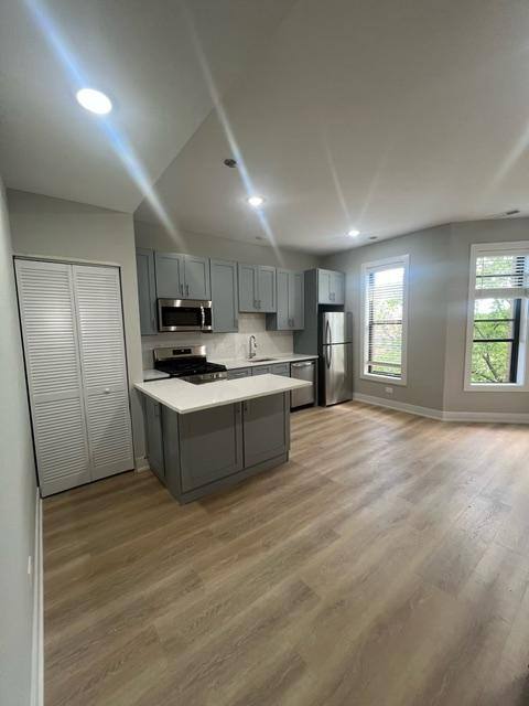 Apartment for rent at 422 W Belden Ave, Chicago, IL 60614