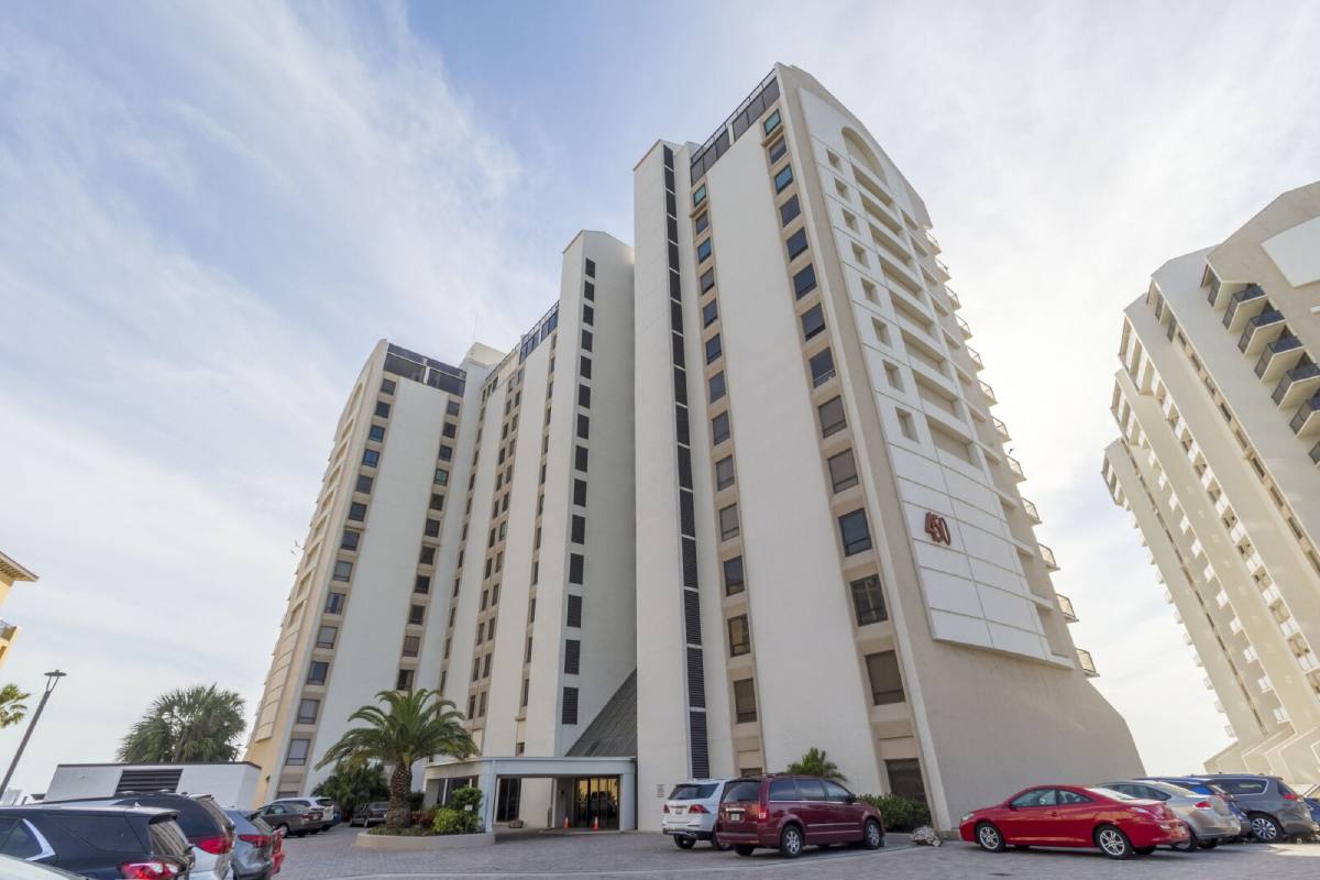 Apartment for rent at 450 S Gulfview Blvd, Clearwater Beach, FL 33767