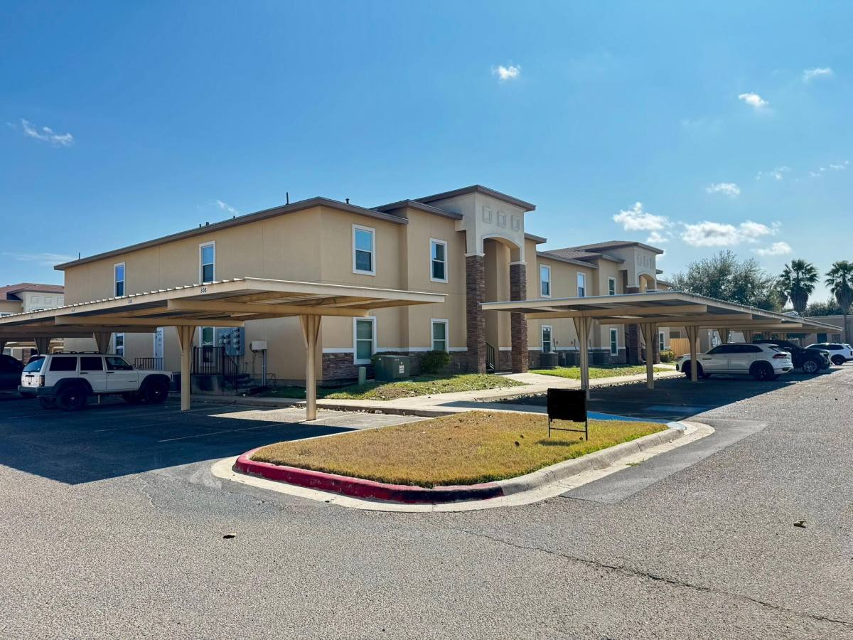 Apartment for rent at The Lakes Condominiums, 901 E Redbud Ave, McAllen, TX 78504