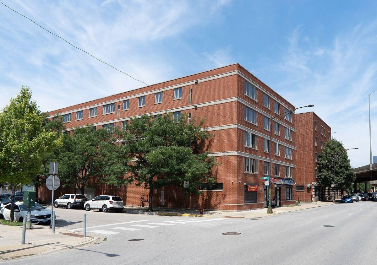 Townhouse for rent at 2734 S Wentworth Ave #417, Chicago, IL 60616