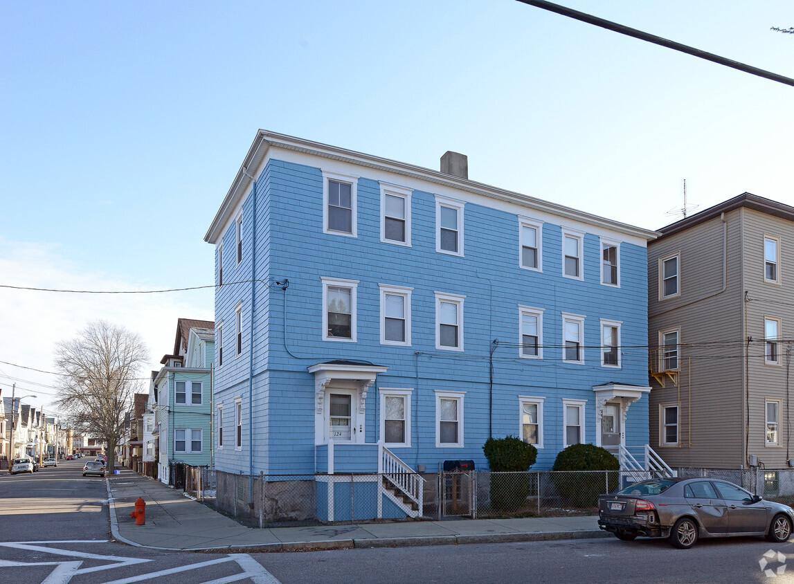 Apartment for rent at 124 Crapo St, New Bedford, MA 02744