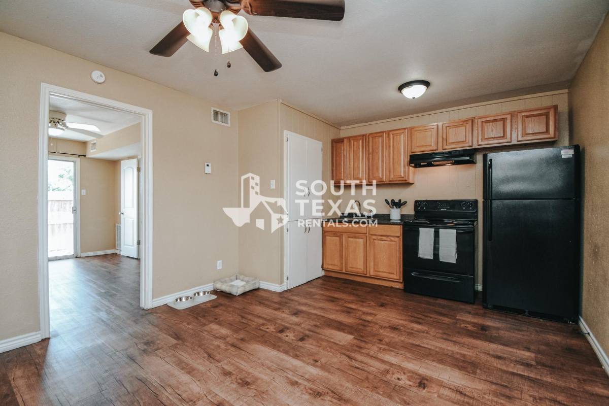 Apartment for rent at 1303 E Colorado St, Victoria, TX 77901
