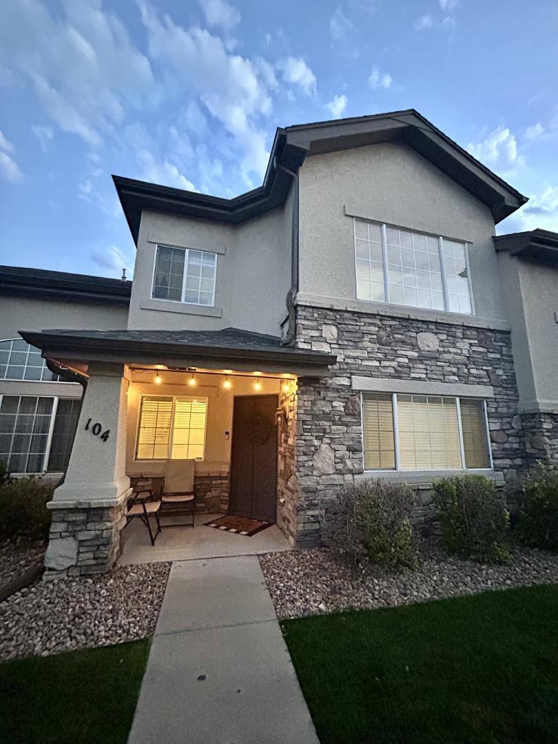 Townhouse for rent at Carriage Park Condominiums, 1395 S Chambers Rd #1, Aurora, CO 80017