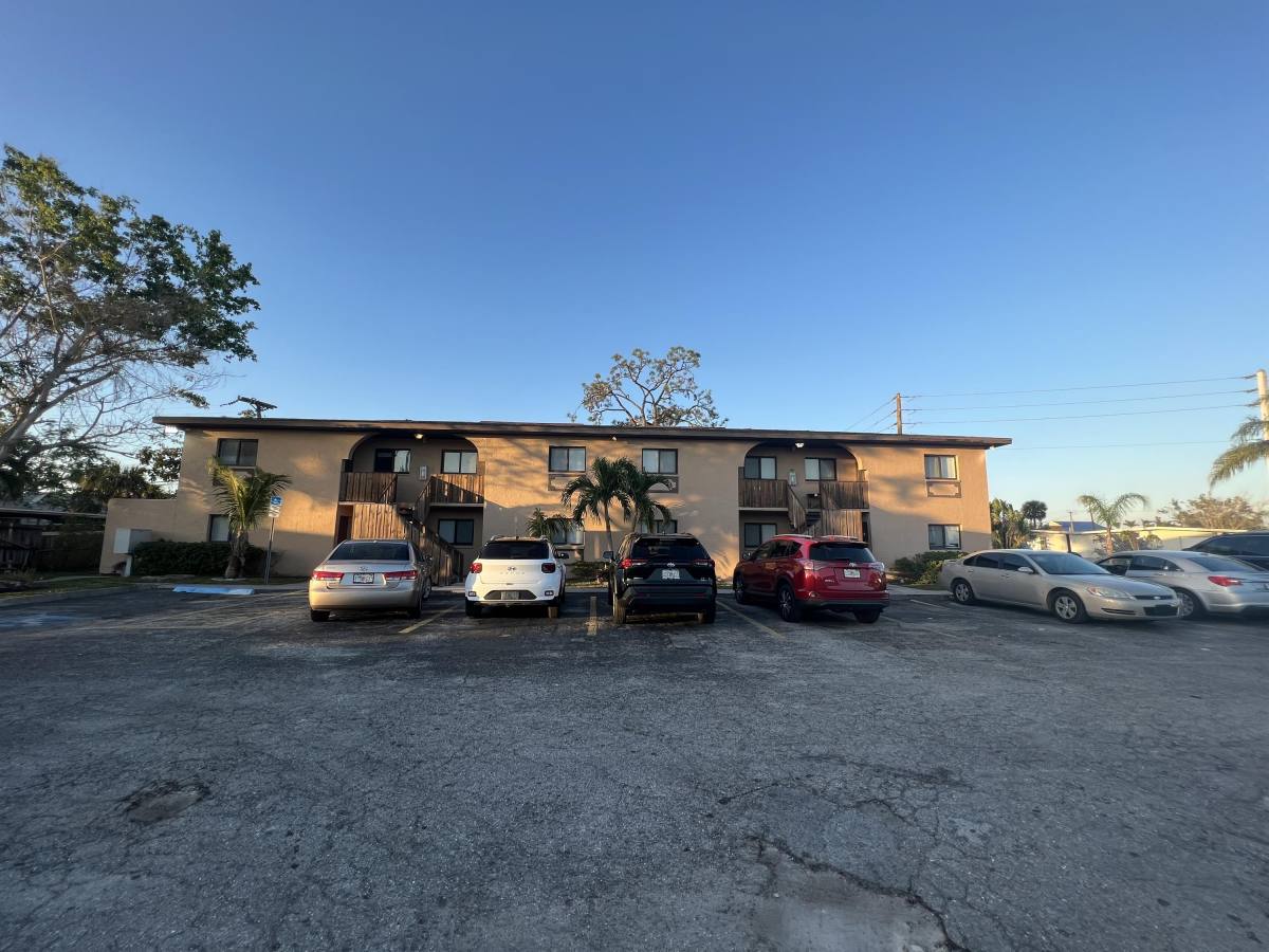 Apartment for rent at 4610 De Leon St, Fort Myers, FL 33907