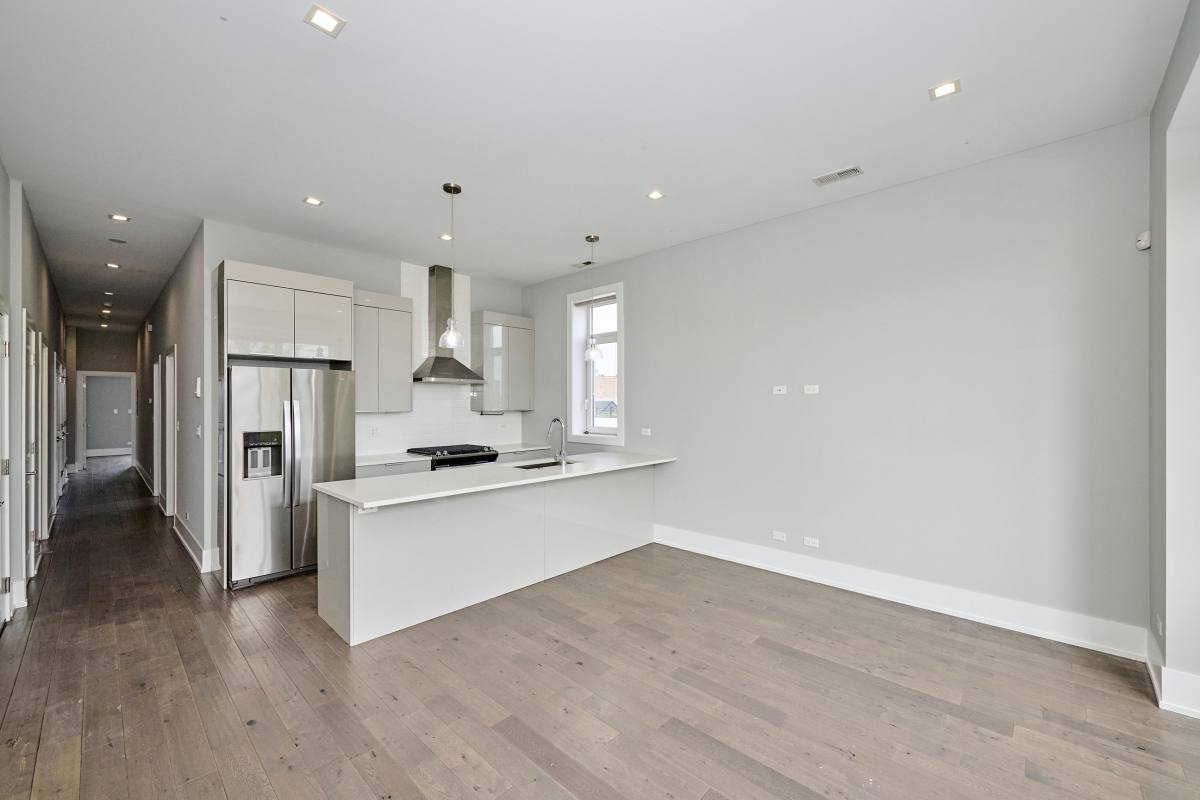Condo for rent at 1338 W Cullerton St #2E, Chicago, IL 60608