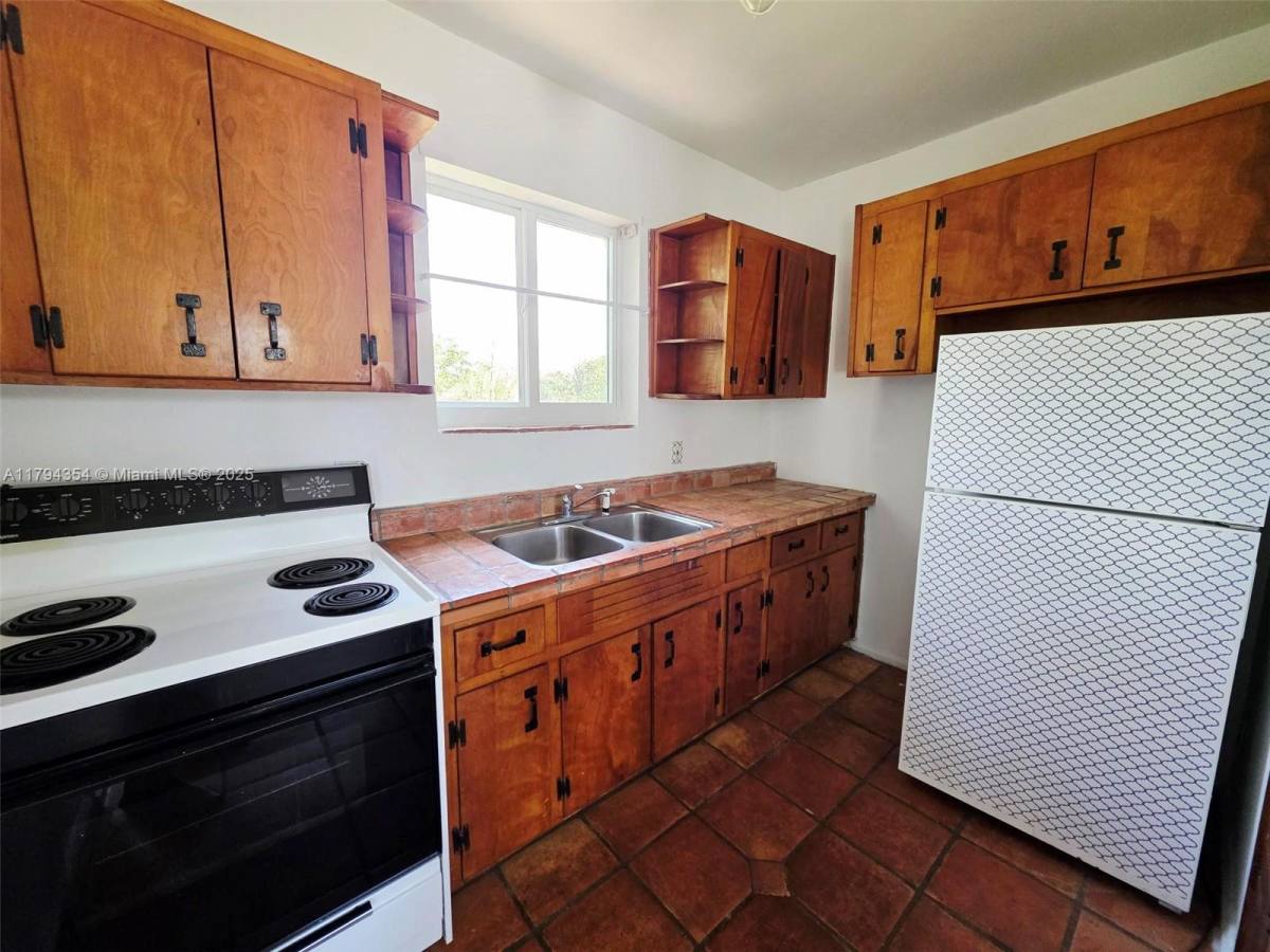 Apartment for rent at 524 Hampton Rd #1 2, West Palm Beach, FL 33405