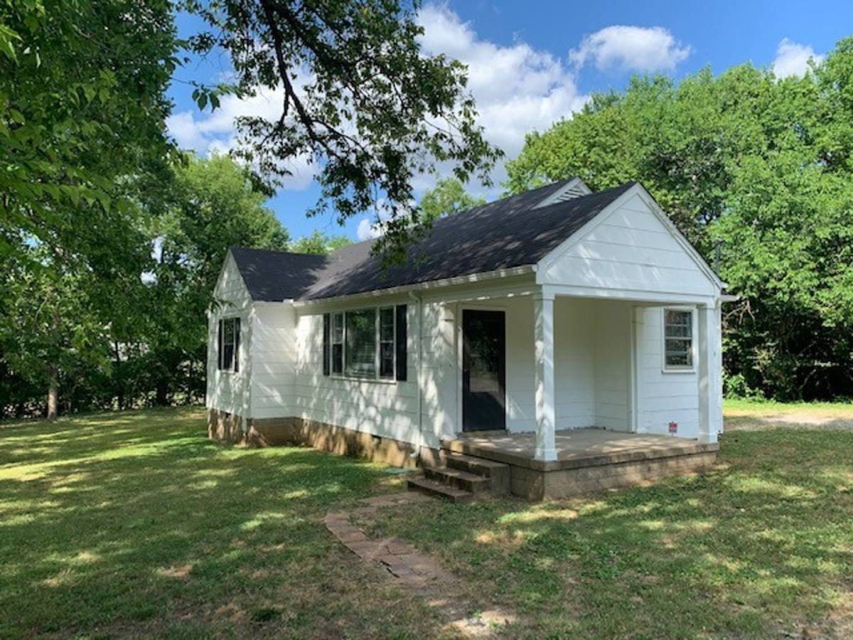 House for rent at 2036 Overhill Dr, Nashville, TN 37215