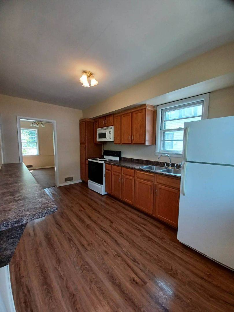 Apartment for rent at 915 Peter Ave, Rockford, IL 61108