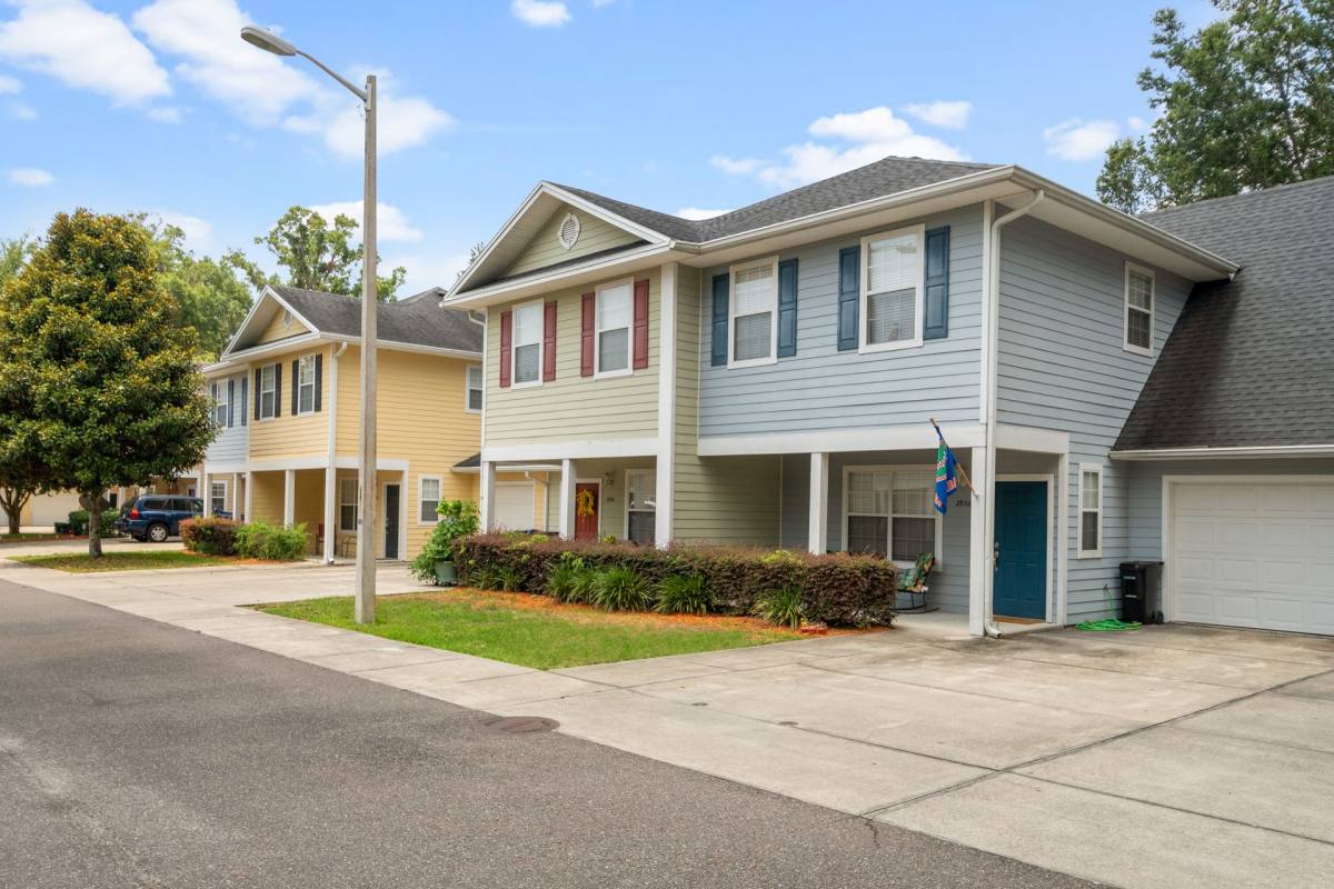Townhouse for rent at 2930 NW 6th Terrace, Gainesville, FL 32609