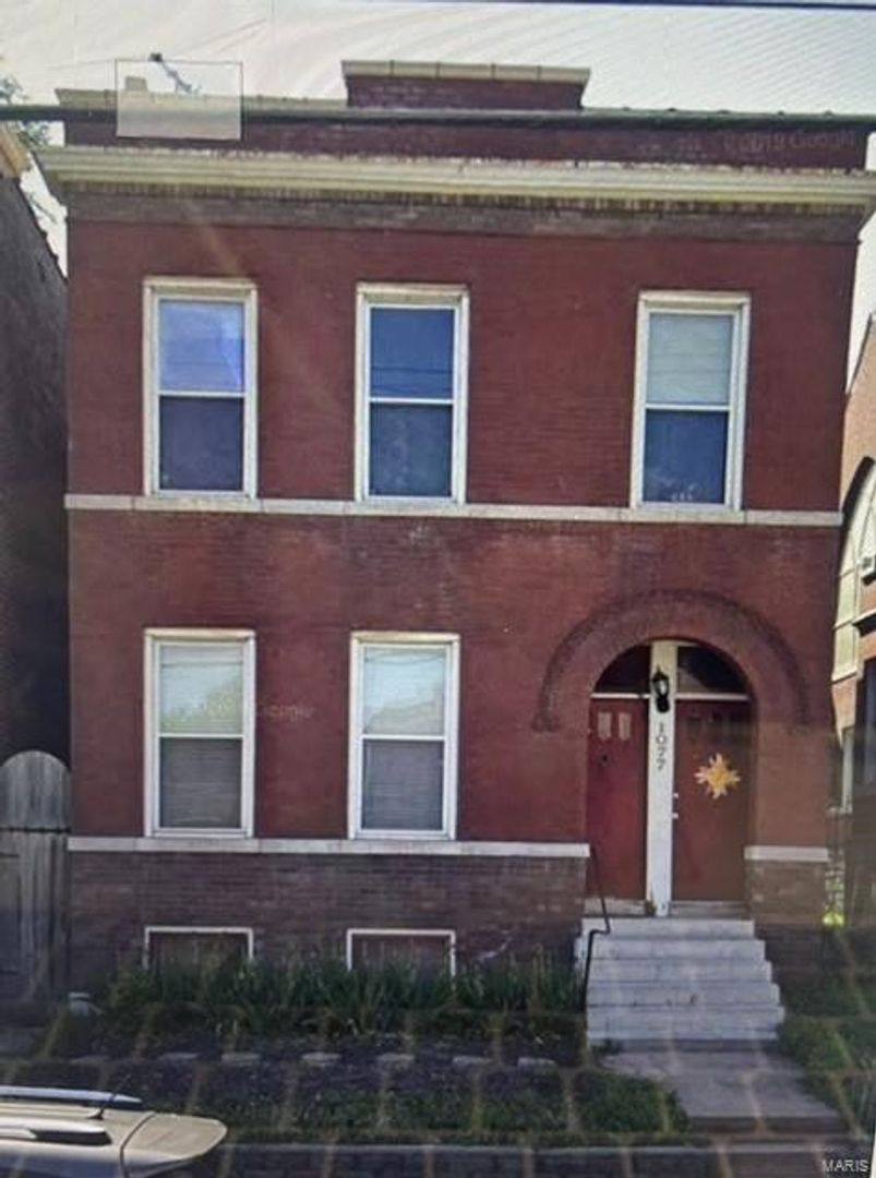 Apartment for rent at 1077 S Taylor, Saint Louis, MO 63110