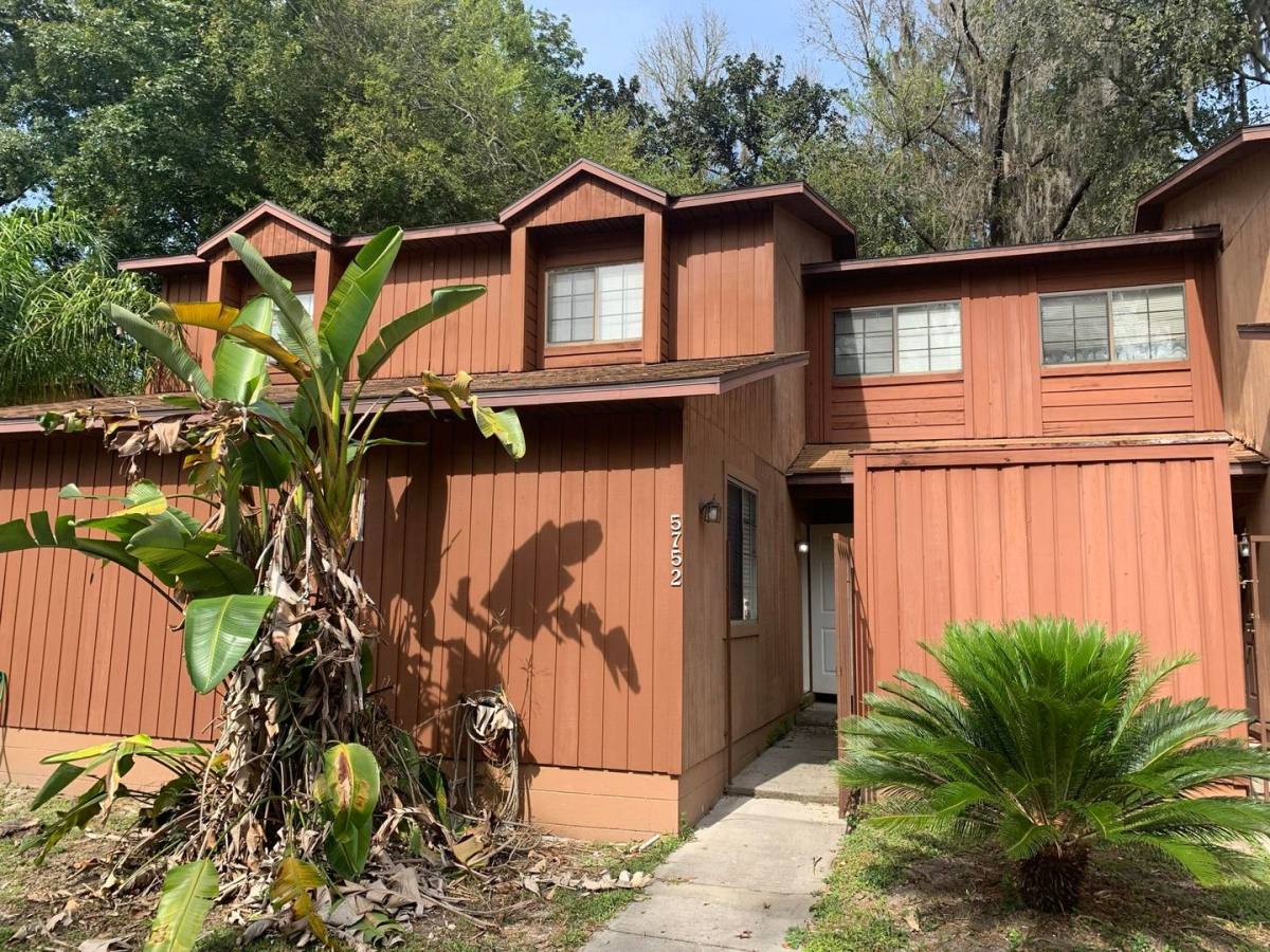Townhouse for rent at 5752 SW 8th Place, Gainesville, FL 32608