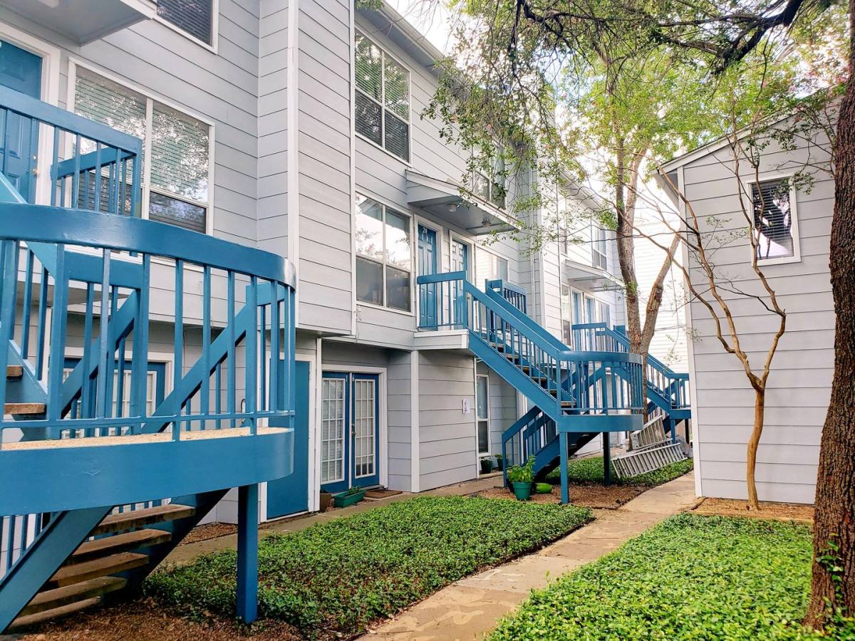 Apartment for rent at 1901 N Fitzhugh Ave, Dallas, TX 75204